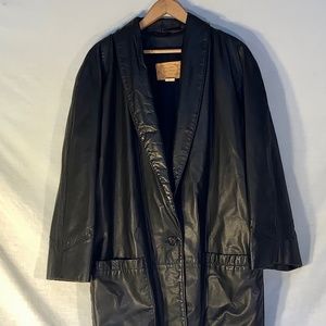 Vintage “THE olde HIDE HOUSE” Brand Black Mid-Length Leather Coat